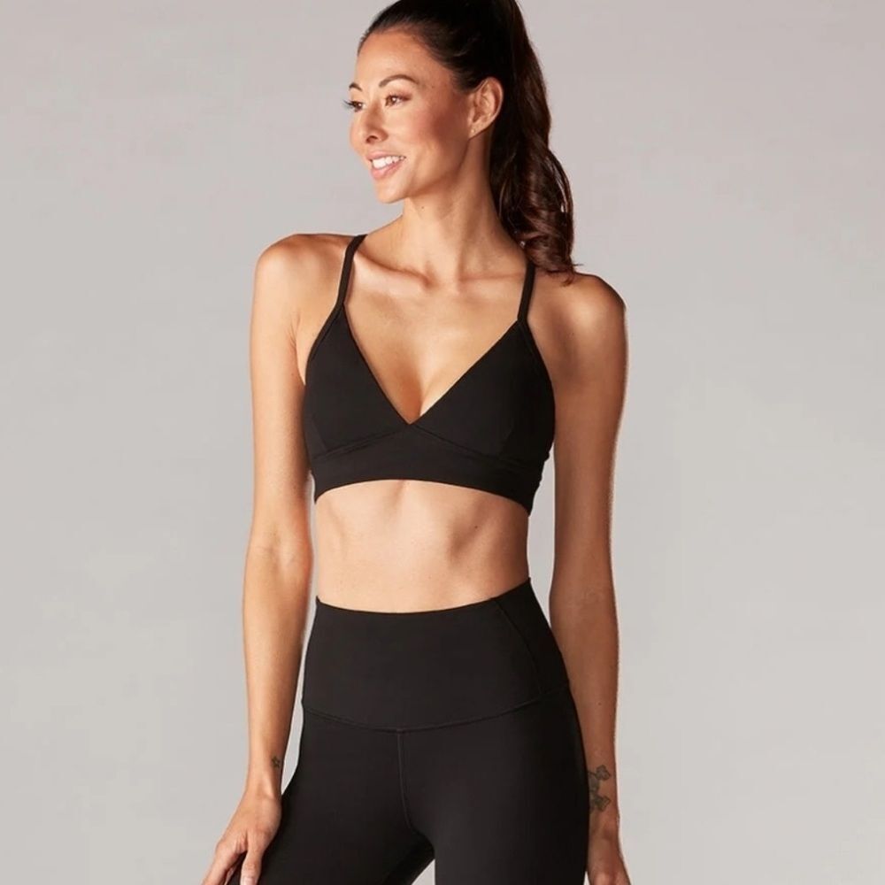 TAVI Yoga Sports Bra solid black removable cups large